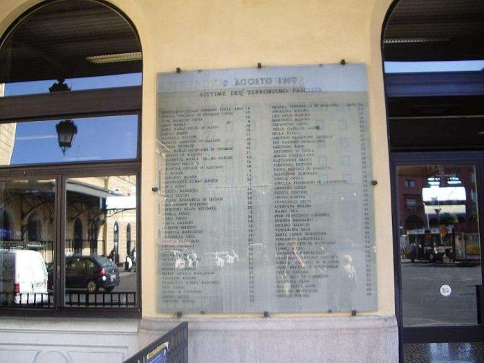 Memorial dos mortos no atentado