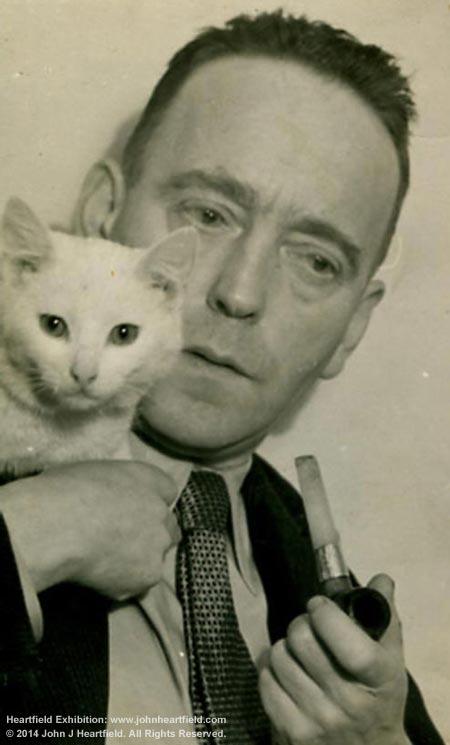 Retrato de John Heartfield com gatinho