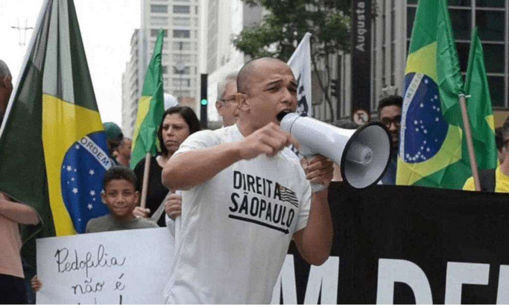 Douglas Garcia militando com a organização Direita São Paulo